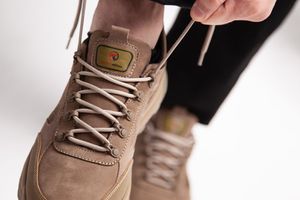 фото  Трендовые цвета и отделки в мужской обуви на осень