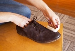 Підготовка до чищення замшевого взуття