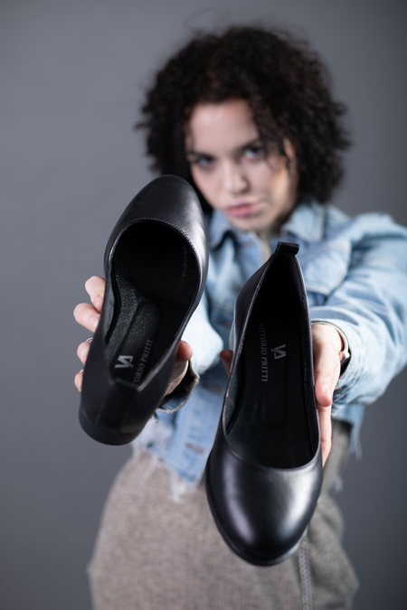 Как отличить обувь из натуральной кожи от подделки - Блог Mida